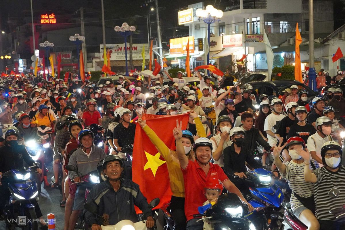 Millions storm the streets to celebrate Vietnam's ASEAN Cup win