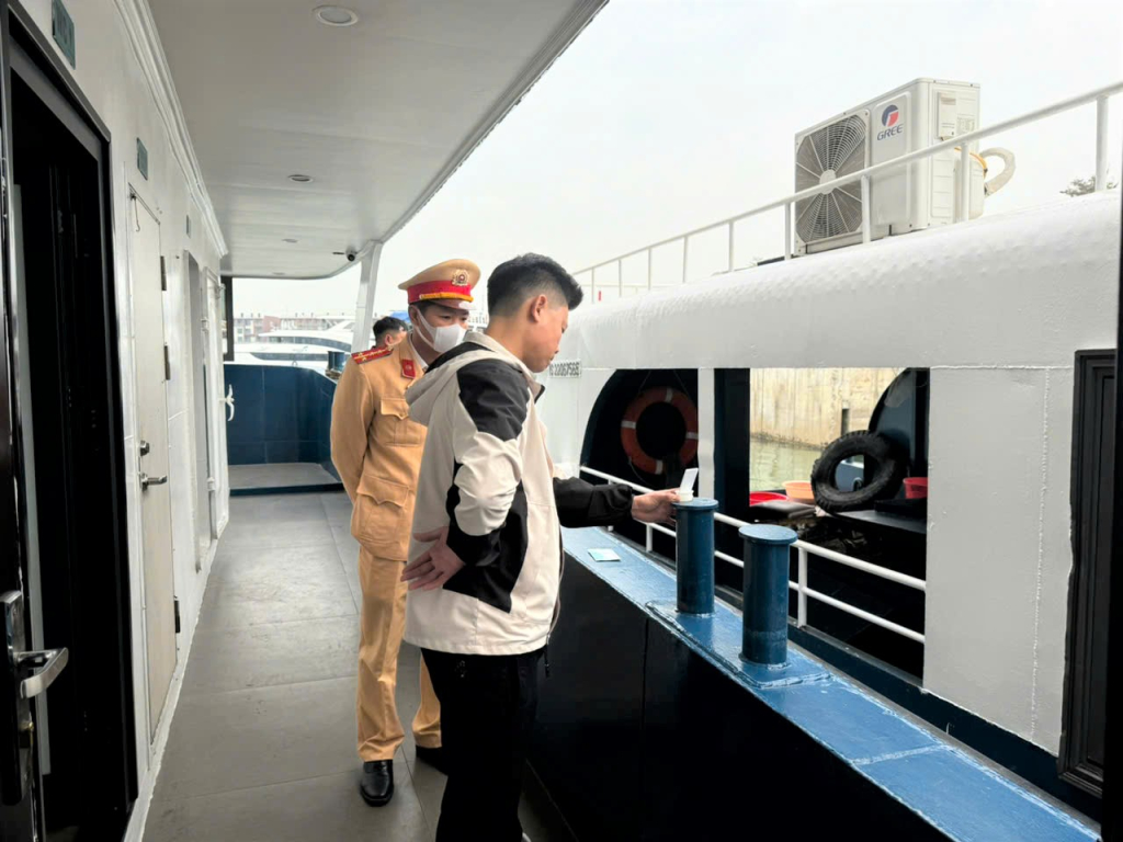 Kiểm tra ma túy đối thuyền viên, nhân viên làm việc trên các tàu.