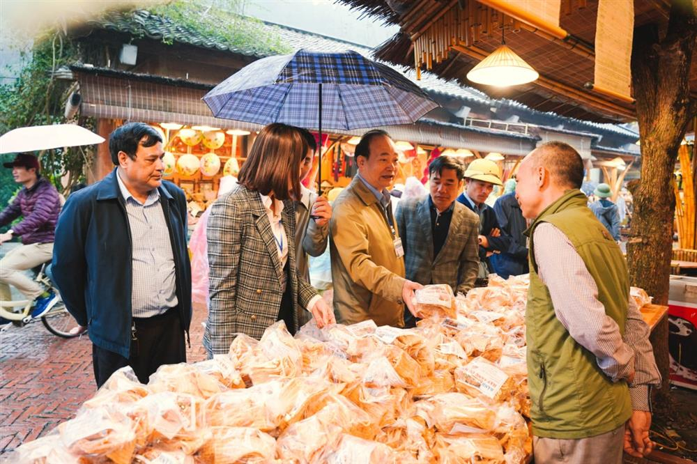 Chi cục An toàn vệ sinh thực phẩm (Sở Y tế) giám sát vệ sinh an toàn thực phẩm tại Yên Tử vào đầu năm 2024.