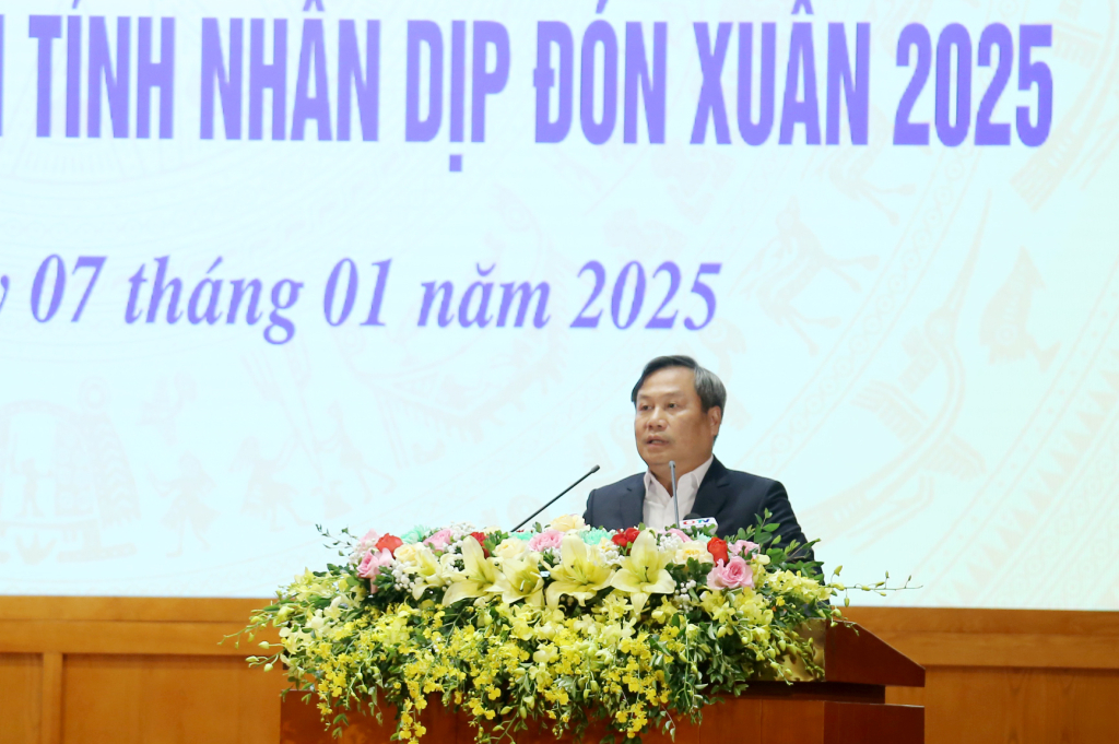 Đồng chí Vũ Đại Thắng, Ủy viên Trung ương Đảng, Bí thư Tỉnh ủy, phát biểu tại hội nghị.