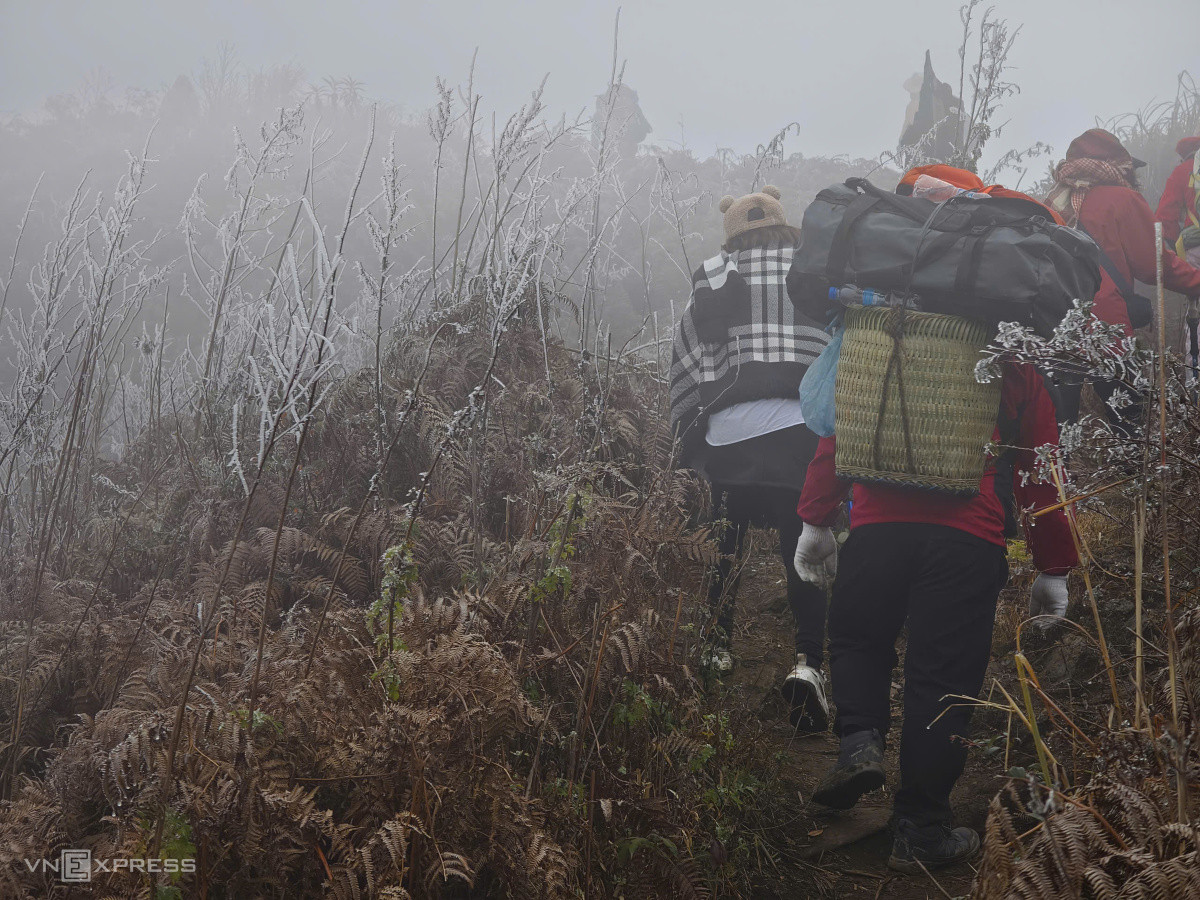 Frost blankets high mountain peaks in northern Vietnam