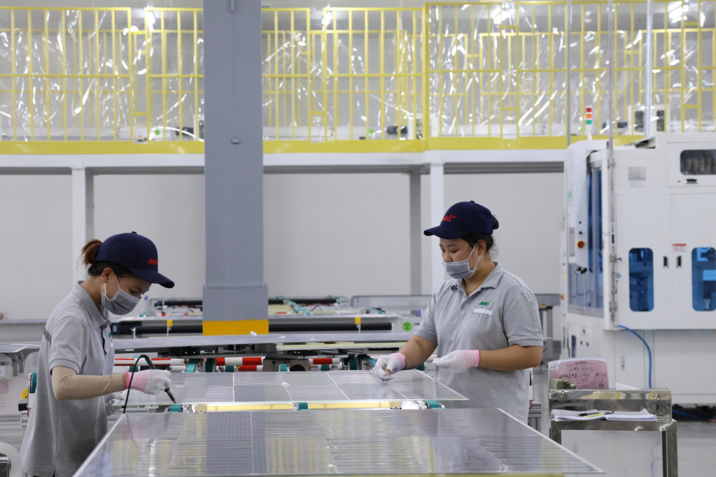 Hoạt động sản xuất tivi tại Tập đoàn Foxconn - KCN Đông Mai.