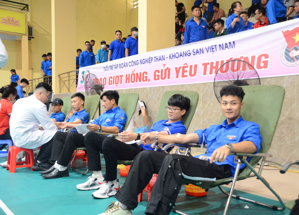 Đoàn Than Quảng Ninh và Đoàn TKV tổ chức chương trình hiến máu tình nguyện “Trao giọt hồng - Gửi yêu thương” tháng 8/2024.