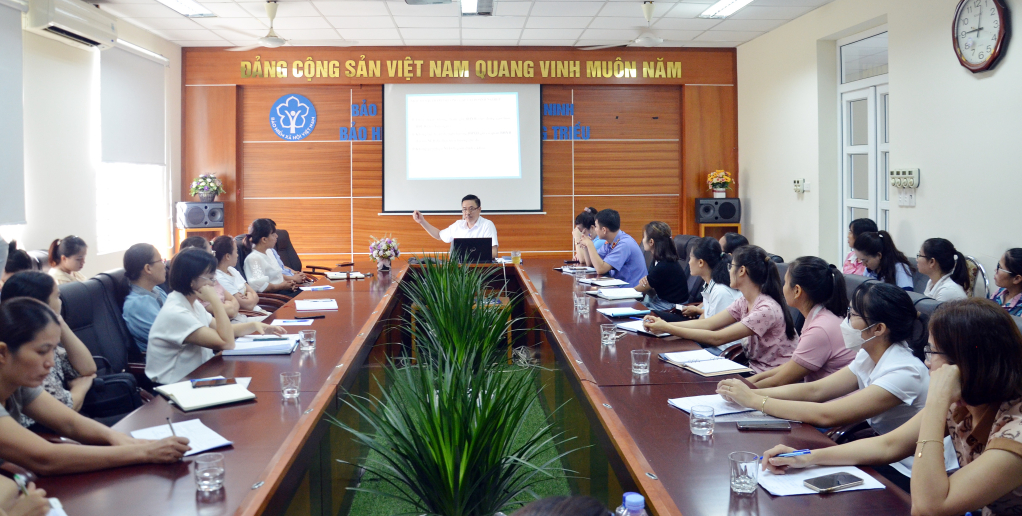 BHXH TP Đông Triều tổ chức phổ biến chính sách pháp luật về BHXH cho các doanh nghiệp chậm nộp BHXH trên địa bàn năm 2024.