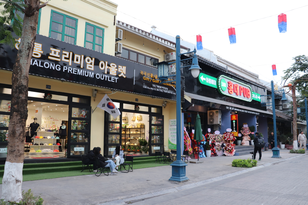 Sẽ đưa thêm nhiều sản phẩm du lịch mới vào hoạt động để thu hút du khách ở TP Hạ Long - Ảnh 1.