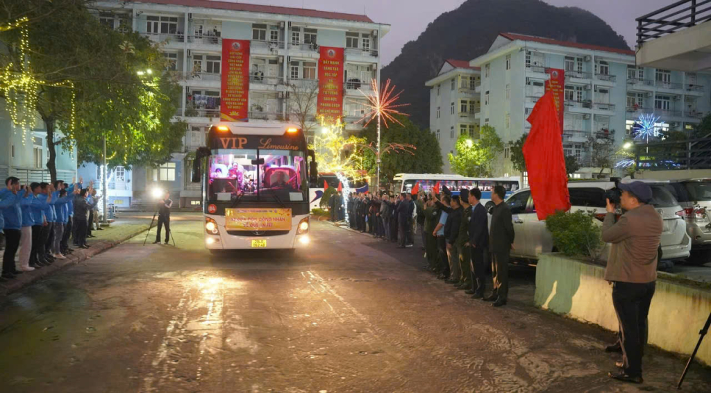 Các chuyến xe đưa CBCNV về các Tỉnh đón tết Nguyên đán Ất tỵ 2025.