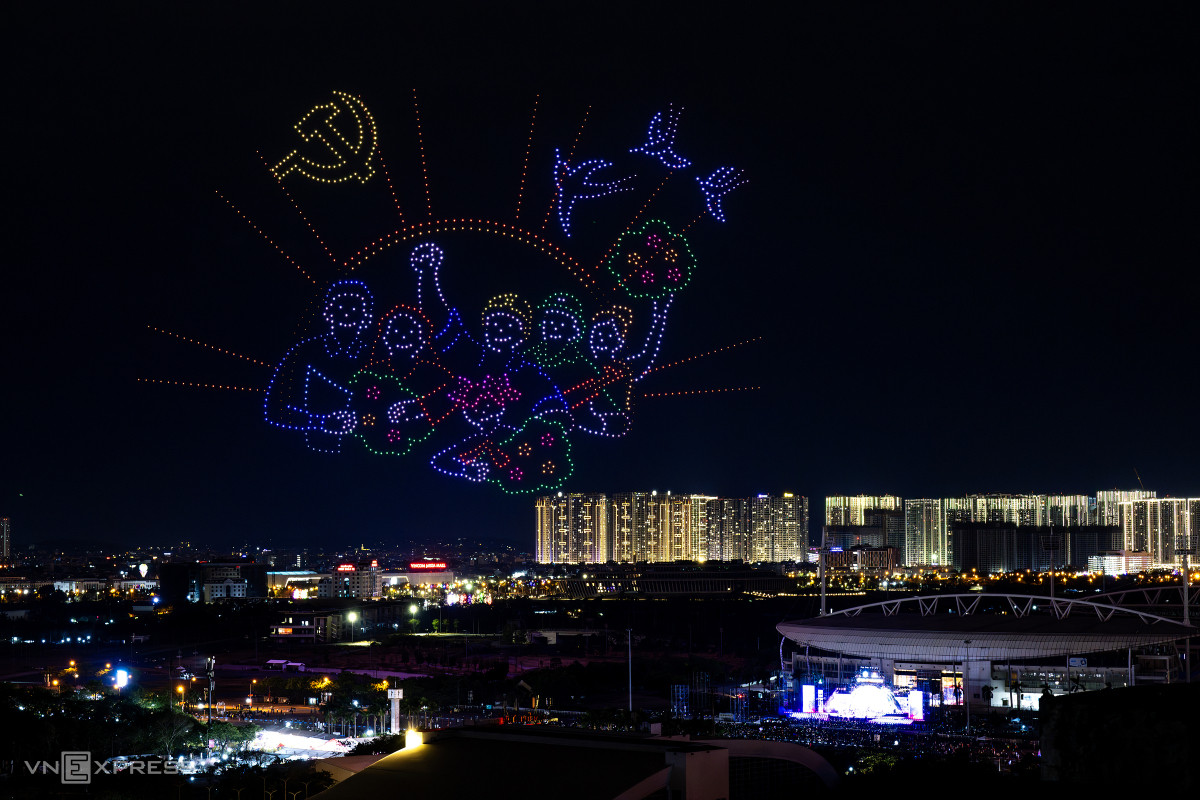 Over 4,000 drones light up Hanoi sky in Lunar New Year's rehearsal