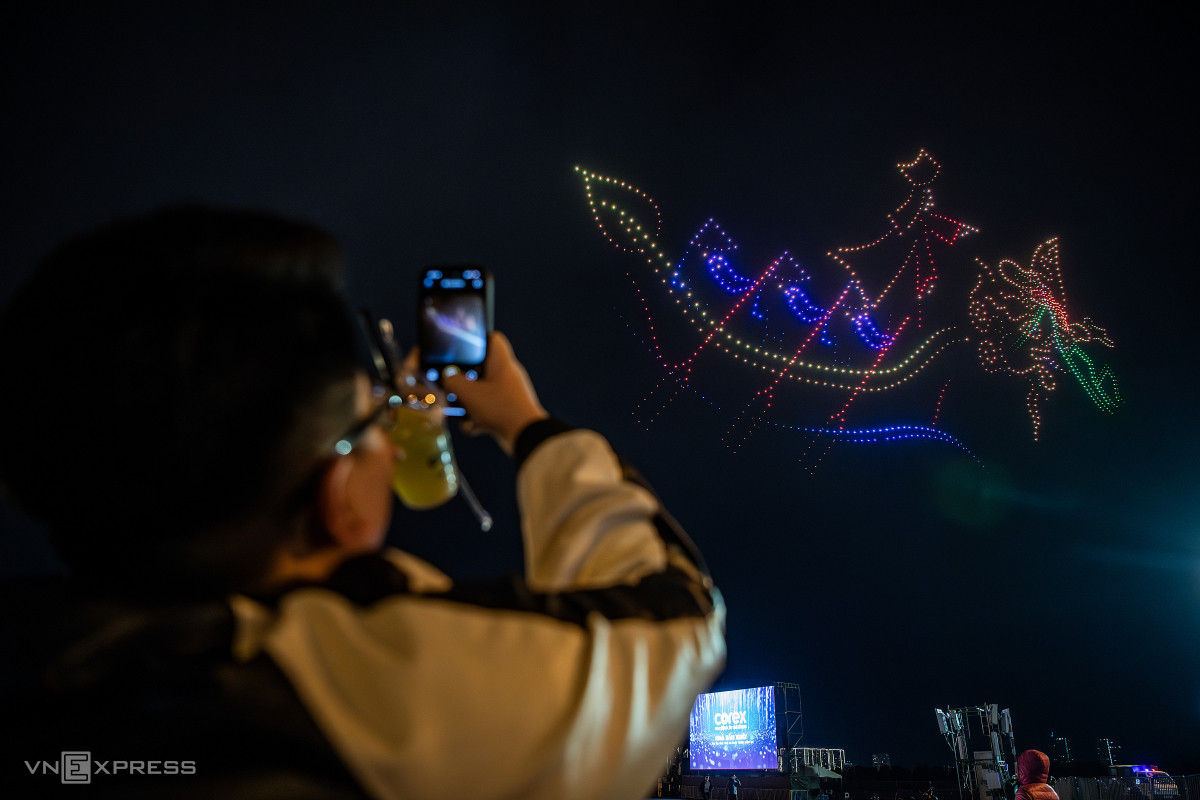 Over 4,000 drones light up Hanoi sky in Lunar New Year's rehearsal