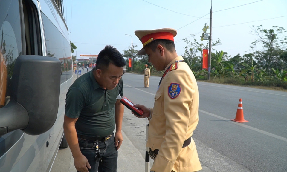 Tăng cường xử lý vi phạm kinh doanh vận tải hành khách 