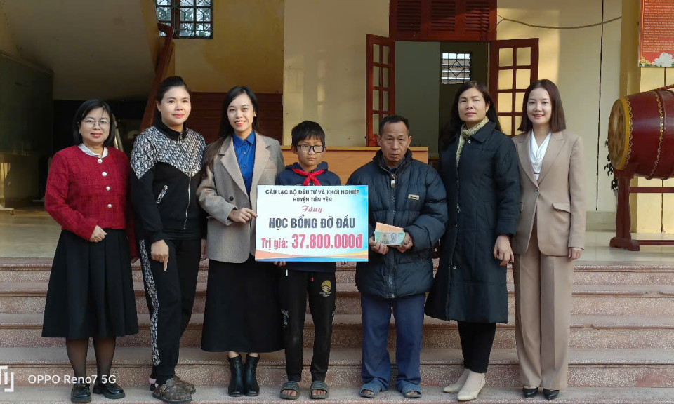 Trao học bổng đỡ đầu gần 300 triệu đồng cho học sinh có hoàn cảnh khó khăn xã Phong Dụ