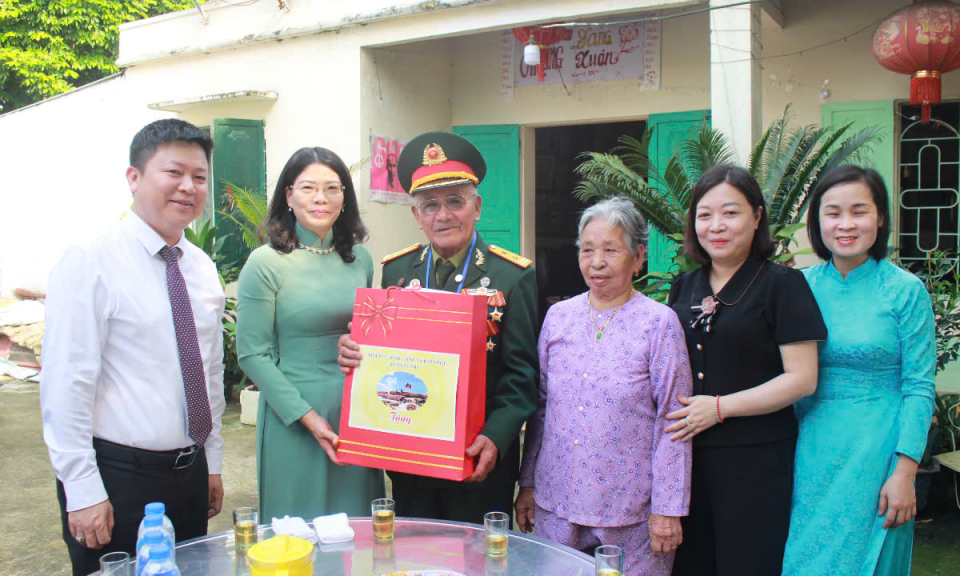 Để mọi nhà đều có Tết