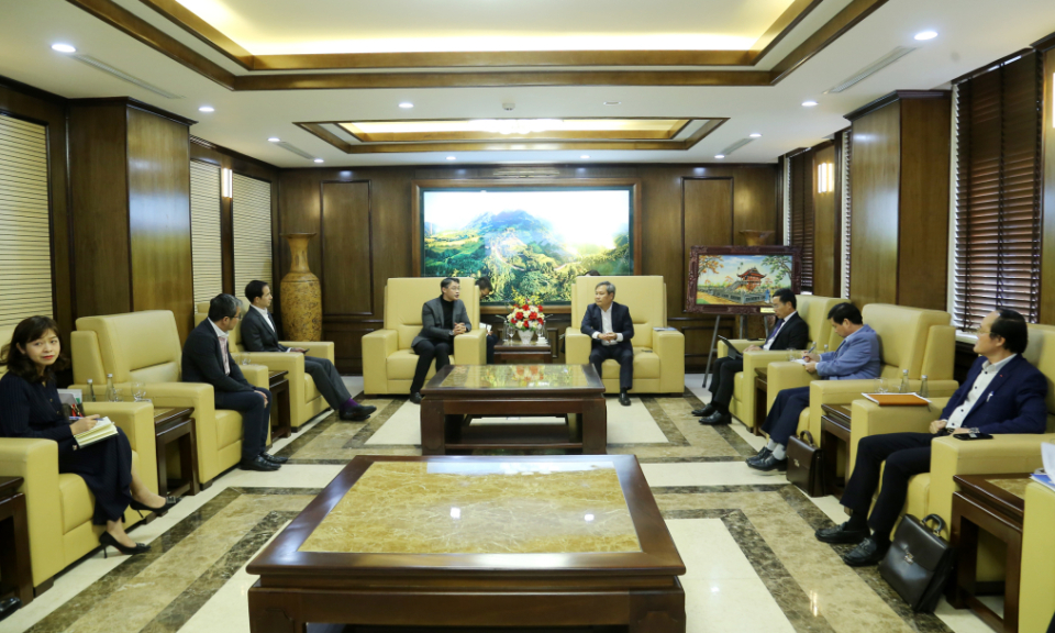 越南广宁省委书记会见德国联邦共和国前副总理