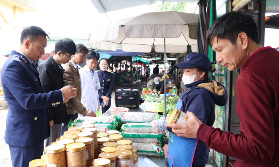 Siết chặt quản lý an toàn thực phẩm dịp Tết Nguyên đán và lễ hội đầu xuân 