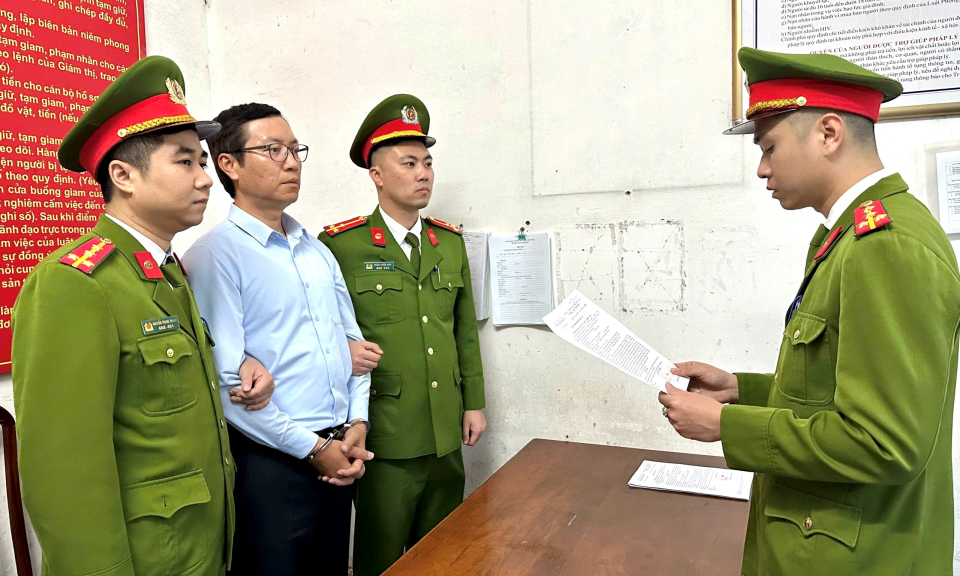  Khởi tố, bắt tạm giam nguyên Tổng Giám đốc Công ty Cổ phần xi măng Hạ Long
