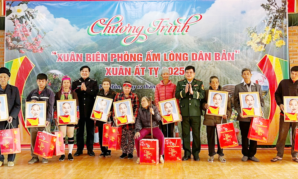  Chương trình “Xuân biên phòng ấm lòng dân bản” tại huyện Bình Liêu