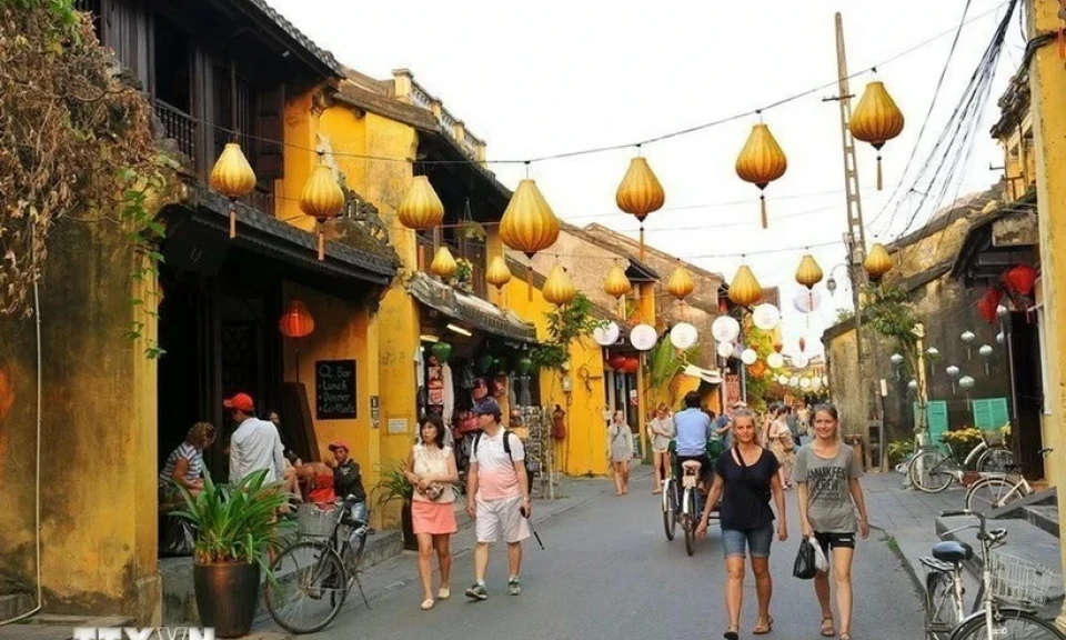 Vietnamese still love to travel in 2025 despite spending challenges 