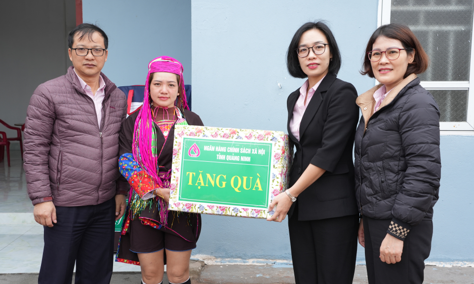 Chi nhánh Ngân hàng CSXH tỉnh Quảng Ninh hỗ trợ sửa nhà cho hộ cận nghèo