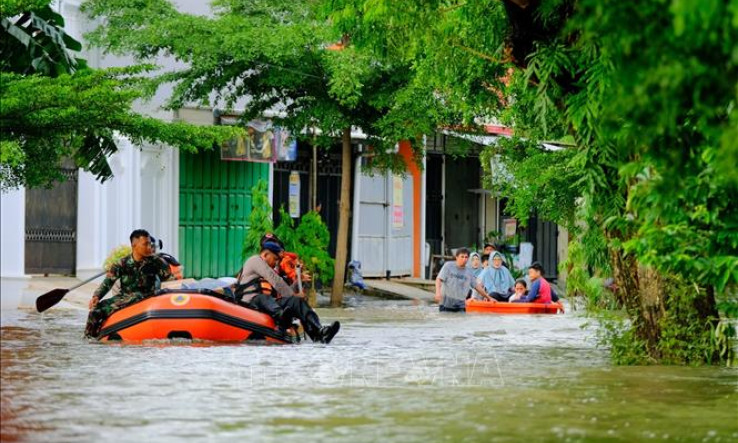 Lũ lụt ở Indonesia nhấn chìm hàng nghìn ngôi nhà