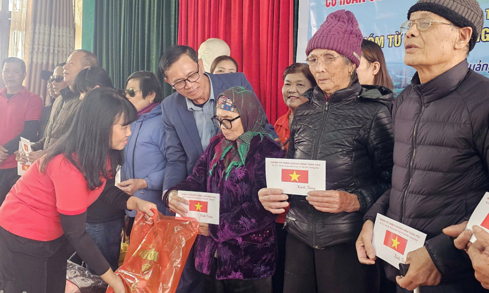 Tết yêu thương cho người khuyết tật và trẻ mồ côi