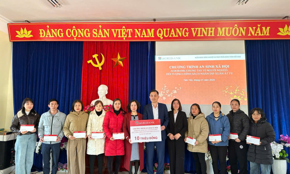 Agribank chi nhánh Tiên Yên, Quảng Ninh trao tặng 90 suất quà dịp Tết Nguyên đán Ất Tỵ năm 2025