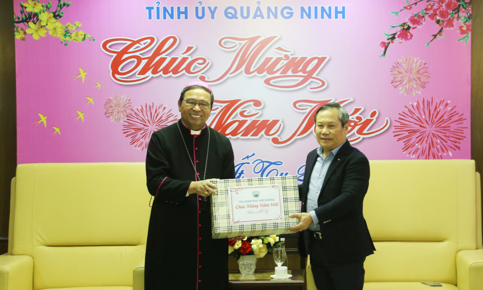 Tòa Giám mục Hải Phòng đến thăm và chúc Tết tỉnh Quảng Ninh