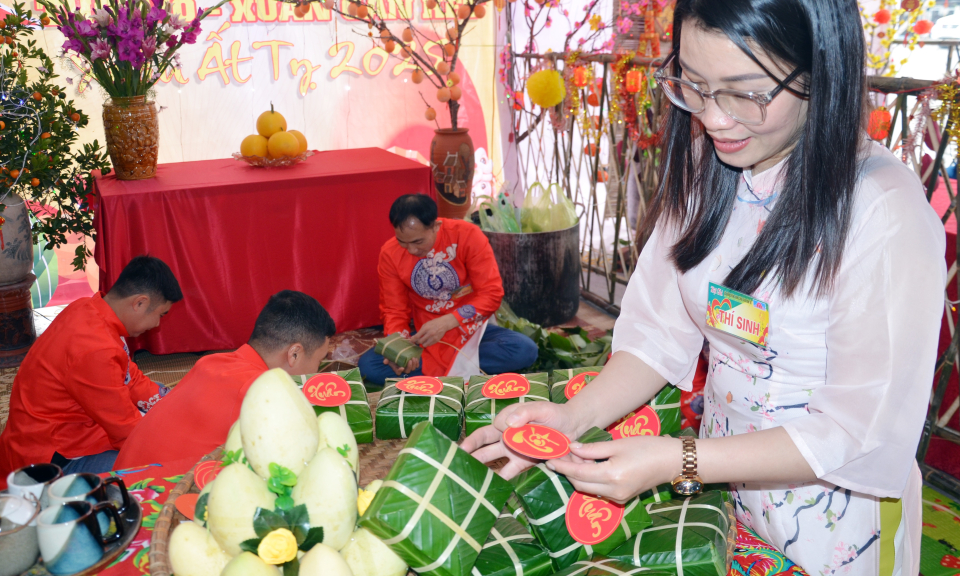 Công ty CP Than Núi Béo: Sôi động Hội thi gói bánh chưng xanh 
