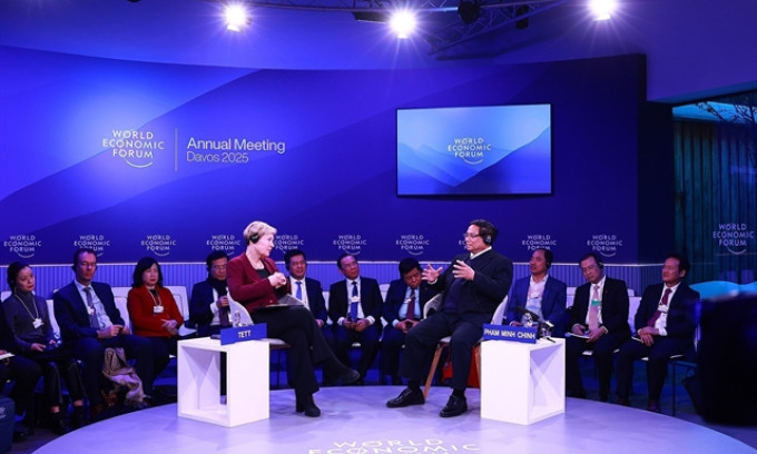 PM Chính speaks at special policy dialogue during World Economic Forum