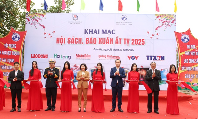 Khai mạc Hội sách, báo Xuân Ất Tỵ 2025 tại huyện Đầm Hà