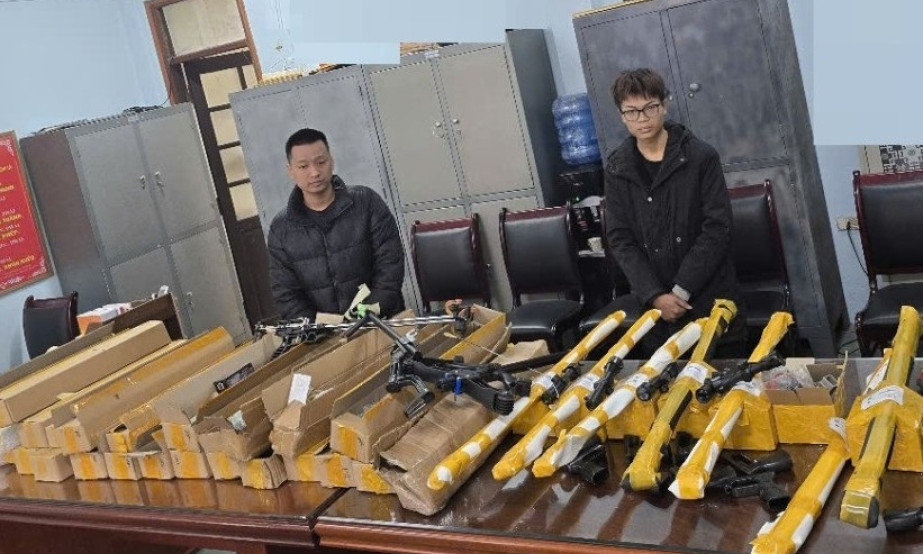 Rao bán vũ khí trên mạng xã hội, 2 thanh niên ở Hà Nội sa lưới