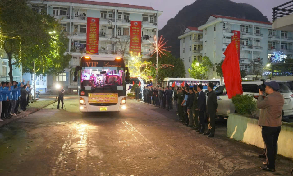 Zero-cost bus trips for workers returing home for Tet