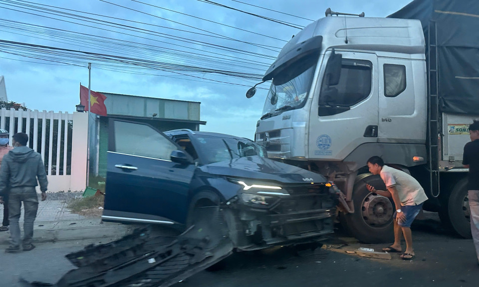 Tai nạn liên hoàn trên quốc lộ 1, giao thông ách tắc kéo dài 1km