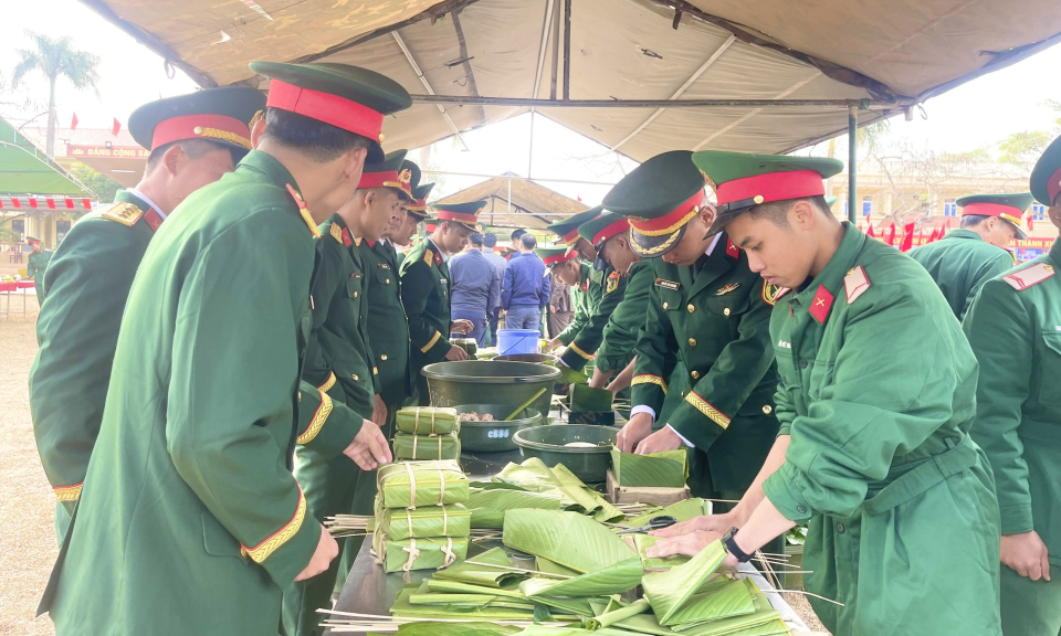 Trung đoàn 43 tổ chức chương trình “Xuân biên cương - Tết thắm tình quân dân”