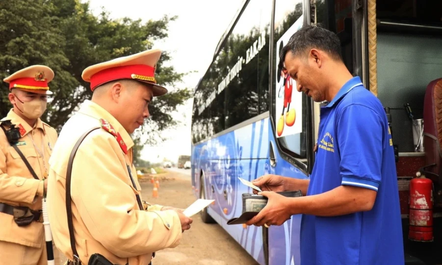 Ngày thứ 3 nghỉ Tết: Xử lý 7.541 trường hợp vi phạm, phạt tiền gần 20 tỷ đồng