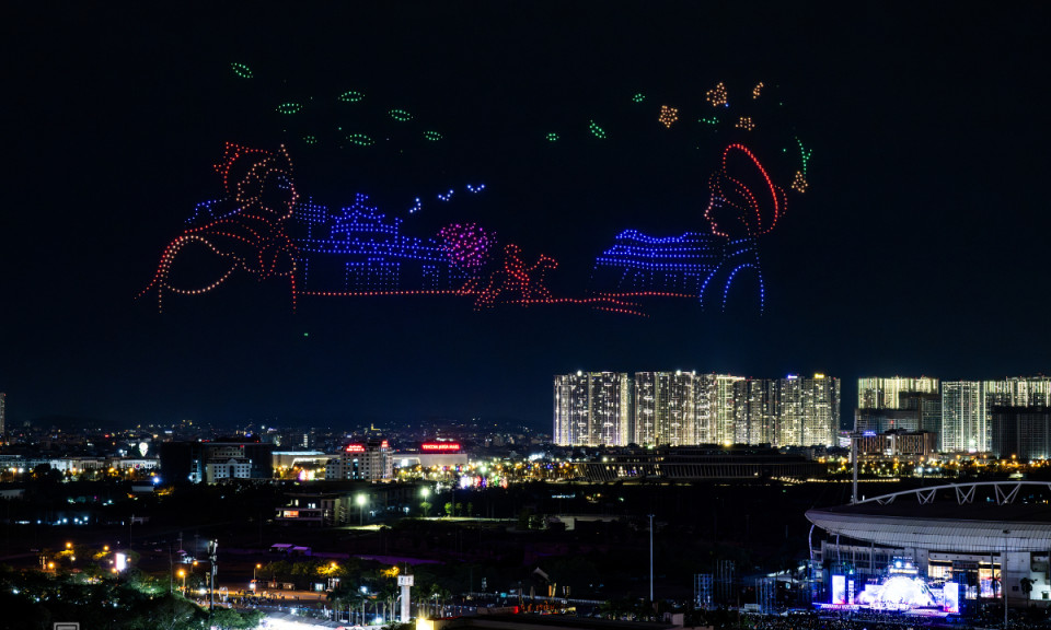 Over 4,000 drones light up Hanoi sky in Lunar New Year's rehearsal