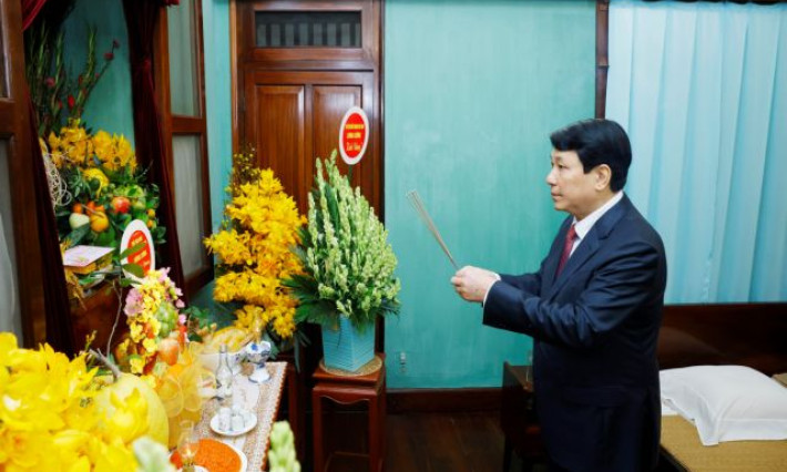 President Lương Cường pays tribute to President Hồ Chí Minh on first day of Tết