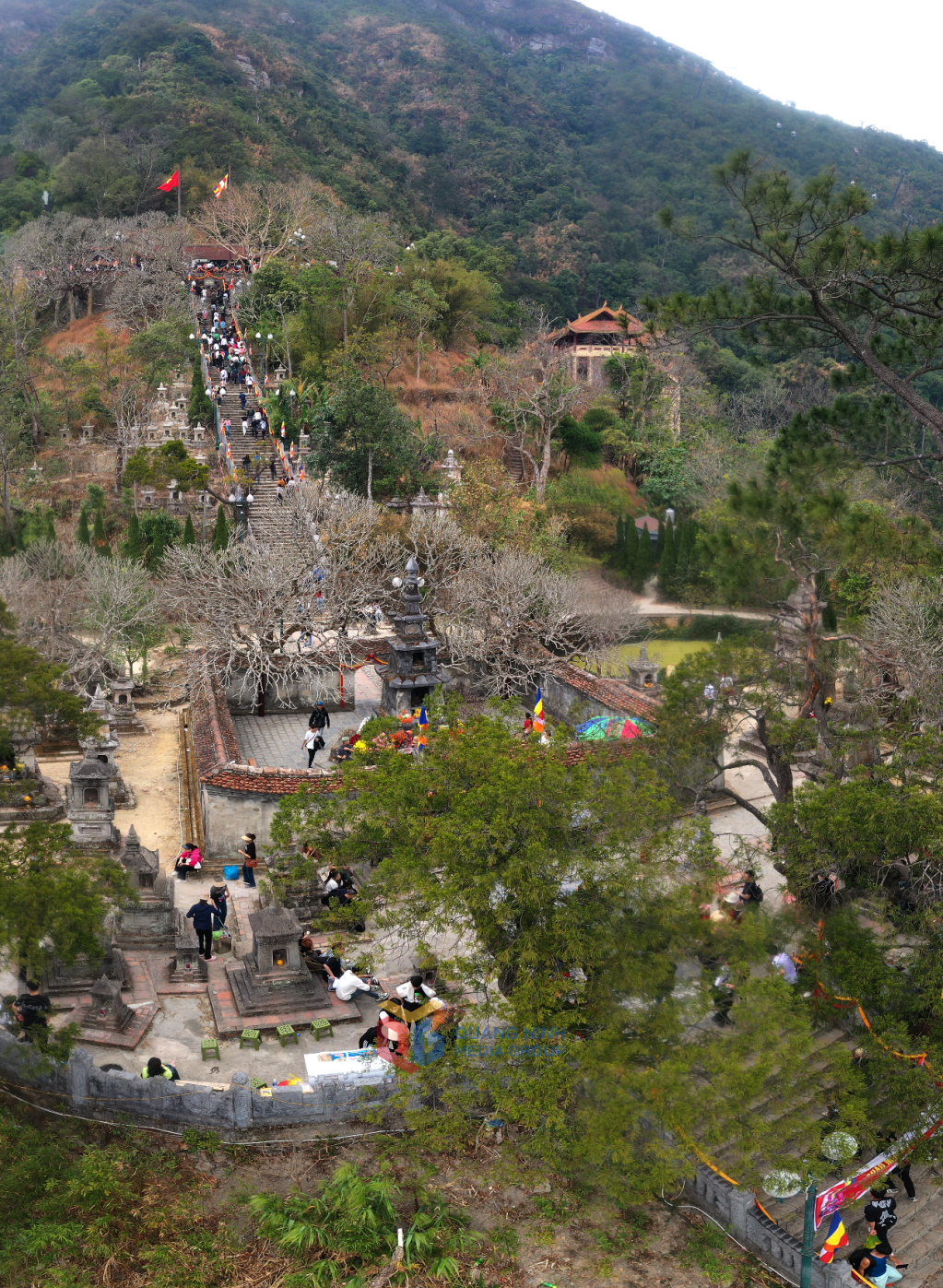 14 Quang cảnh khu Tháp Tổ trên cao