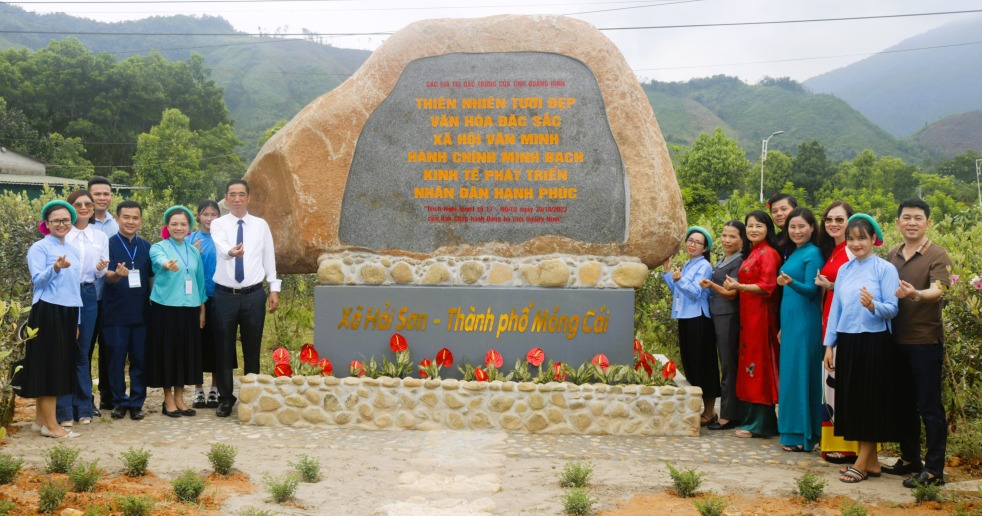 Công trình tuyên truyền hệ giá trị đặc trưng tỉnh Quảng Ninh, tại xã Hải Sơn, TP Móng Cái. Ảnh: Thu Hằng (Trung tâm TT&VH TP Móng Cái)