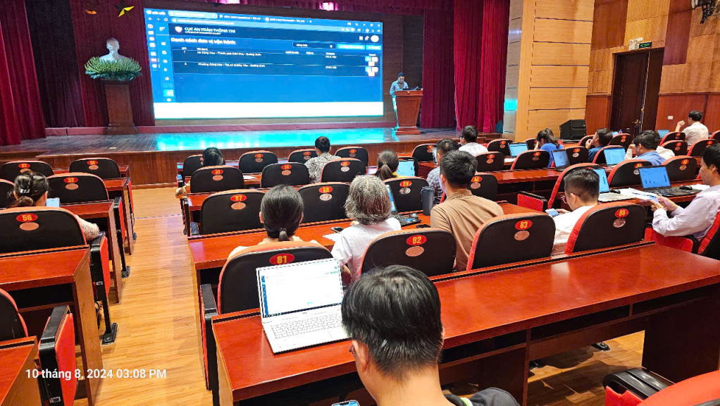 Thị xã Quảng Yên tổ chức tập huấn chuyển đổi số năm 2024.
