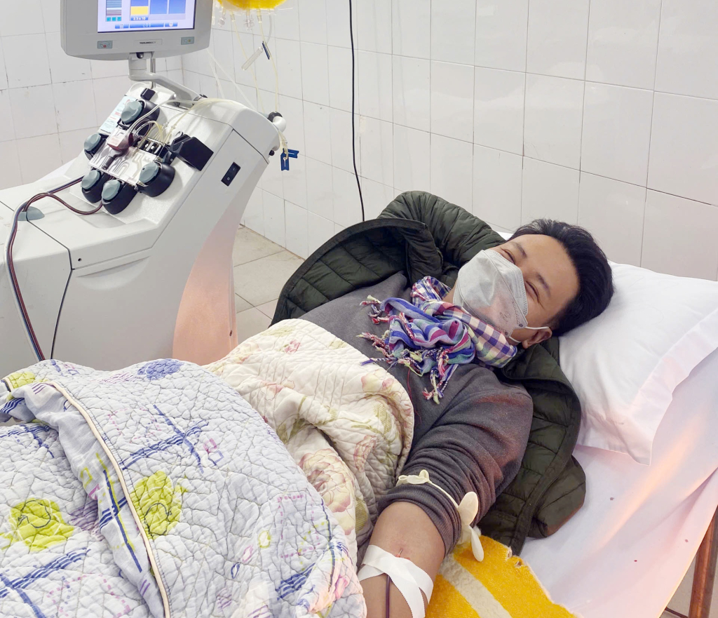 Anh Nguyễn Xuân Duy tham gia hiến tiểu cầu tại Bệnh viện Đa khoa tỉnh, ngày 4/2/2025. (Ảnh nhân vật cung cấp)