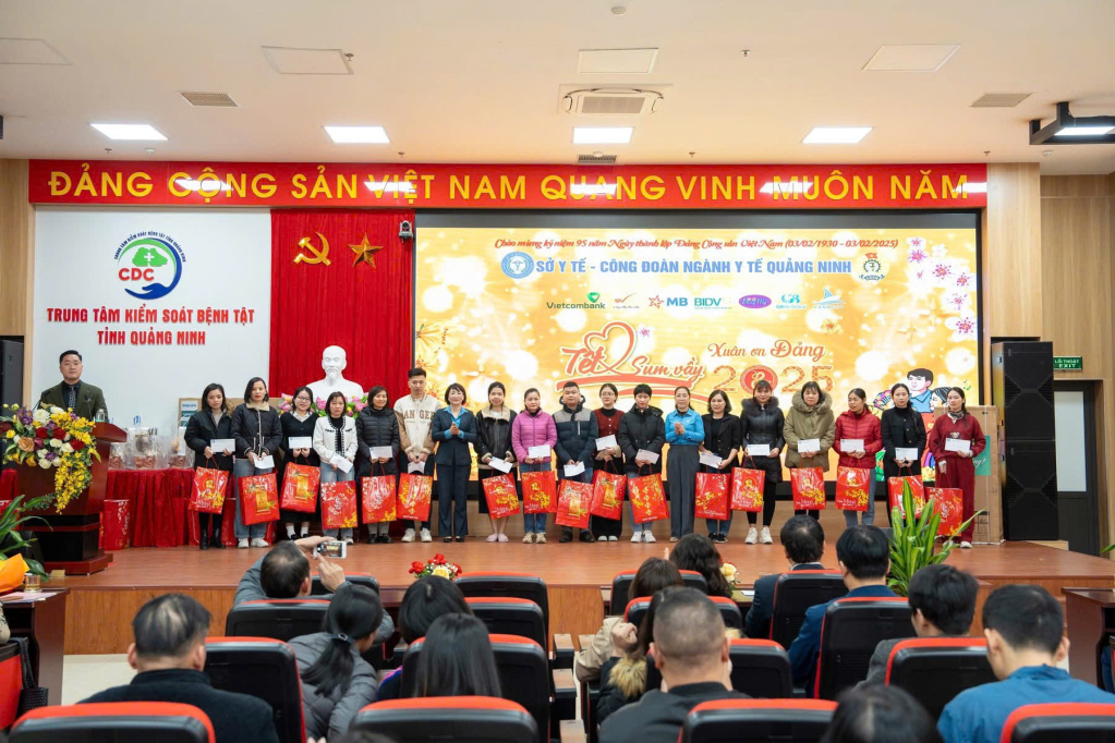 Tết sum vầy-Xuân gắn kết năm 2025 của ngành y tế.