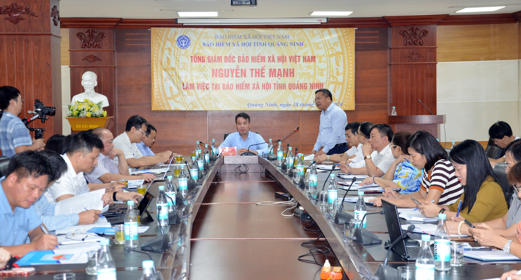 Lãnh đạo BHXH Việt Nam làm việc với BHXH tỉnh Quảng Ninh về công tác hỗ trợ khắc phục hậu quả mưa bão (tháng 9/2024).