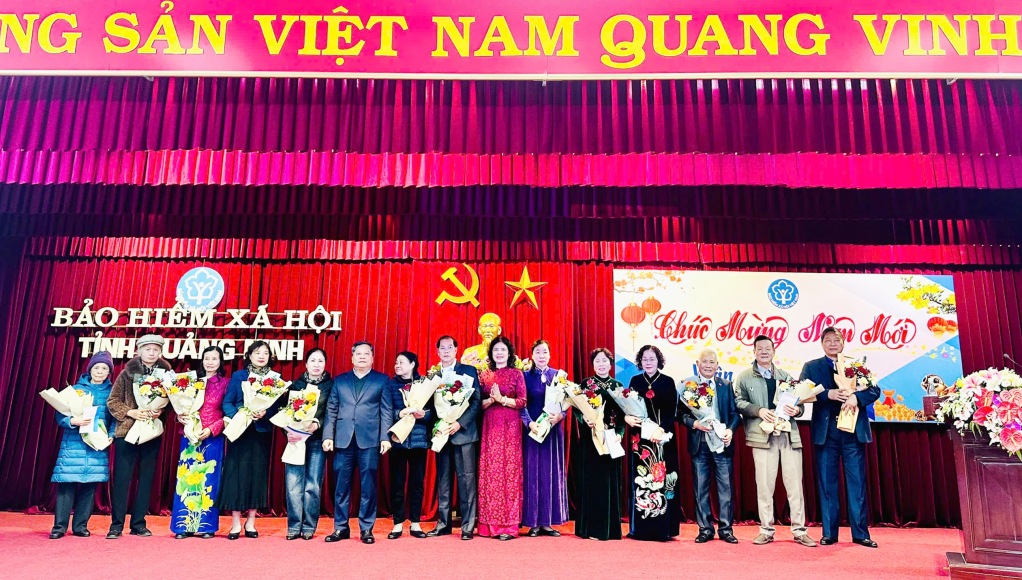 Lãnh đạo BHXH tỉnh gặp mặt cán bộ, lãnh đạo ngành BHXH tỉnh qua các thời kỳ dịp đầu xuân Ất Tỵ 2025.