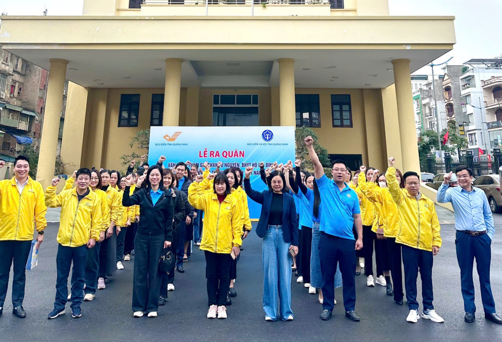 BHXH tỉnh và Bưu điện tỉnh phát động lễ ra quân vận động người tham gia BHXH tự nguyện, BHYT hộ gia đình tại TP Hạ Long.