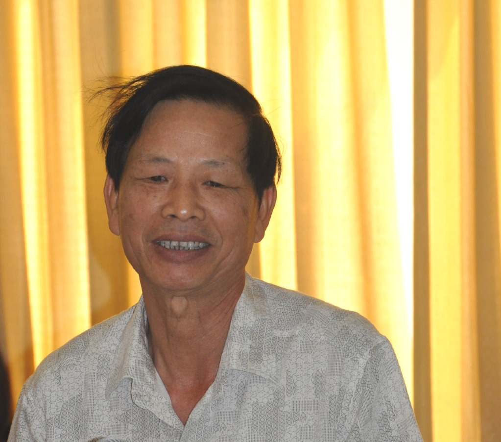 Nhà thơ Trịnh Công Lộc phát biểu trong một hội nghị tại Báo Quảng Ninh.