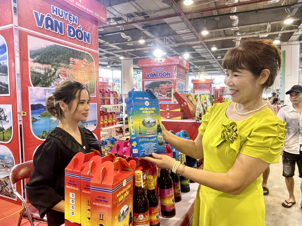 Các sản phẩm OCOP Quảng Ninh được đầu tư, đổi mới về chất lượng, mẫu mã và nhận được sự ưa chuộng, đánh giá cao từ phía người tiêu dùng.