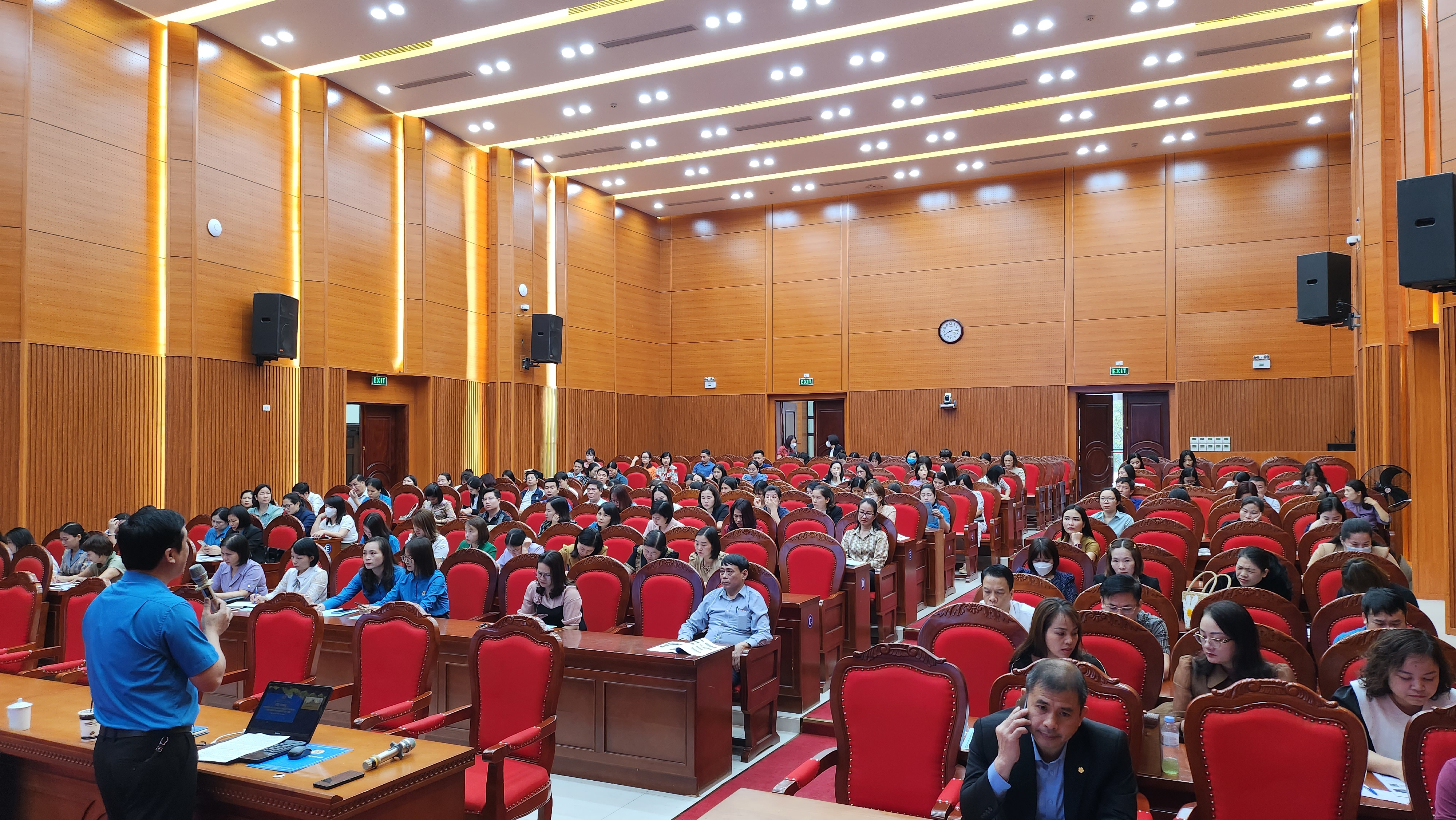 LĐLĐ TP Hạ Long tổ chức hội nghị tuyên truyền, phổ biến pháp luật về thương lượng tập thể và ký kết thỏa ước lao động tập thể cho các CĐCS, đoàn viên trên địa bàn, tháng 3/2024.
