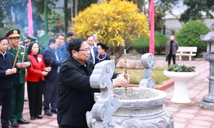 PM pays tribute to late President Hồ Chí Minh in Cao Bằng