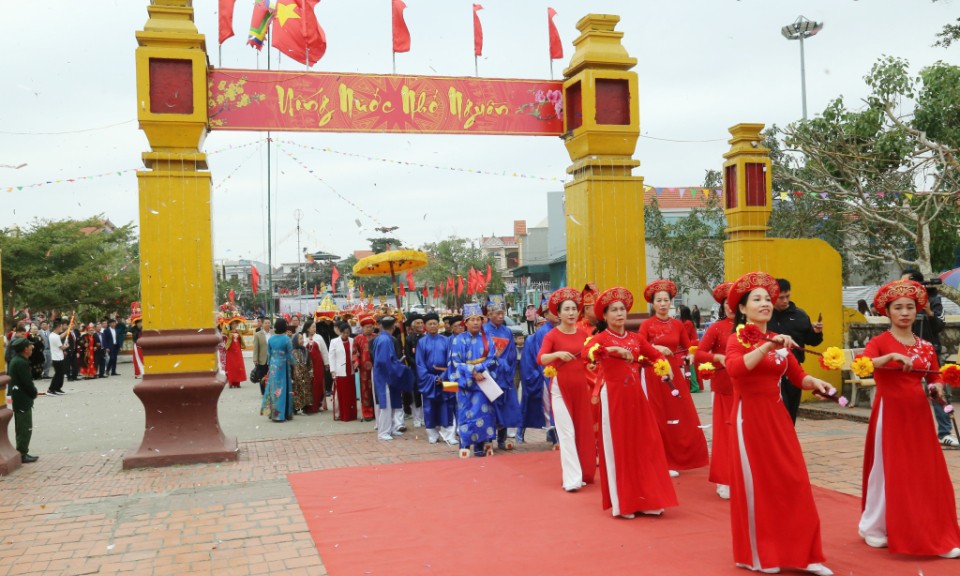 Tien Cong festival opened in Quang Yen town 