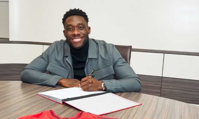 Bayern công bố hợp đồng mới với Alphonso Davies