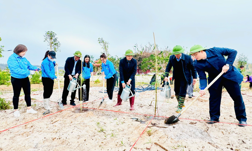 Huyện Vân Đồn phát động Tết trồng cây Xuân Ất Tỵ 2025